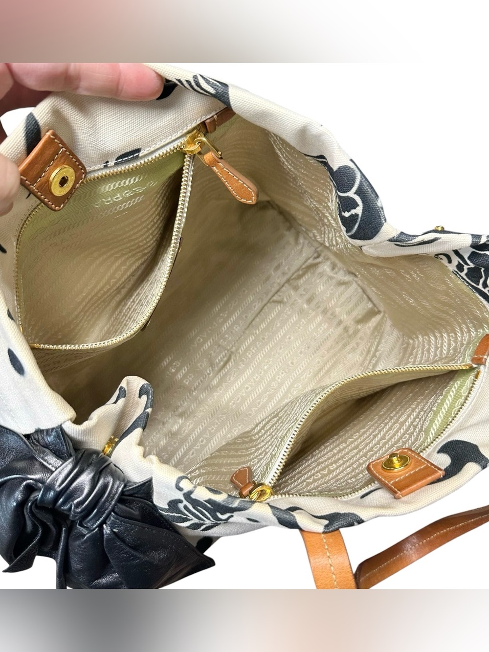 Prada White & Black Mermaid Stampata Canapa & Leather Bow Stampada Bag - Picture 8 of 15